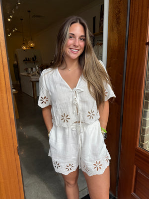 
                  
                    Load image into Gallery viewer, Karson Linen Shorts
                  
                